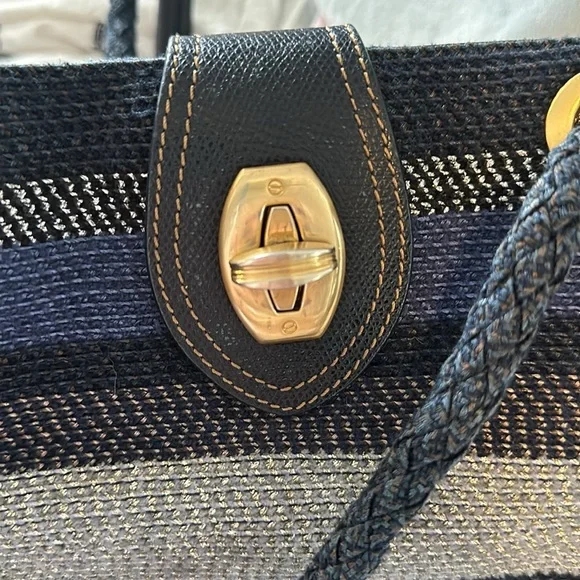 Eric Javits Shenia Squishee Metallic Woven Tote. - Picture 9 of 12